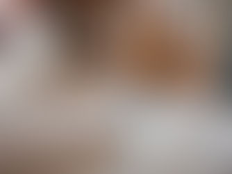 Чашка кофе с надписью Begin, символизирующая начало поиска себя и своего пути