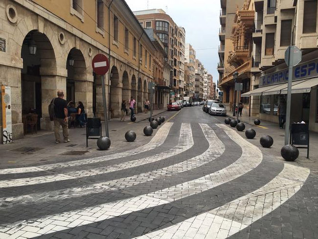 Treballs de reparació del ferm al centre ciutat de Sueca