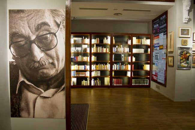 Maria Josep Amigó asiste al acto de inauguración del Museu Joan Fuster
