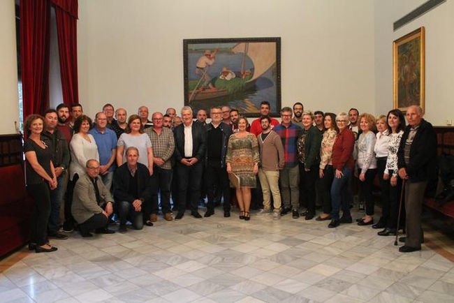 La nova Junta Local Fallera de Sueca es presenta davant la corporació municipal