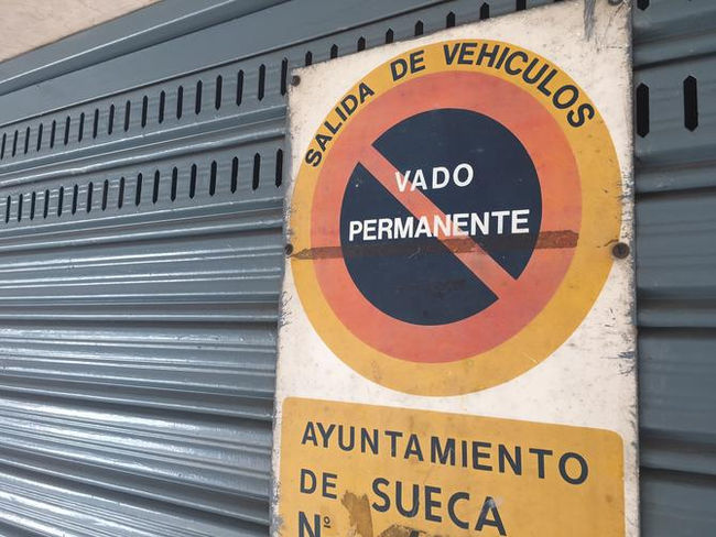 Sueca planteja la modificació de l’ordenança reguladora de guals per pal·liar la necessitat de place