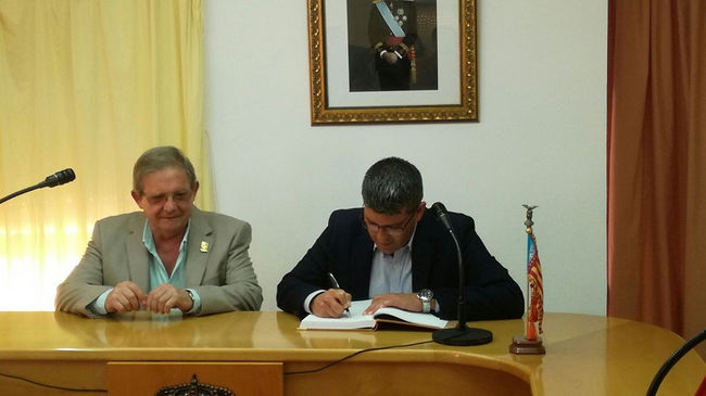 El president de la Diputació de València i l'alcalde del Perelló inaugura el nou Parc Infantil