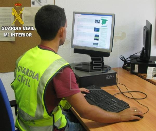 La Guardia Civil de Sueca detiene a un hombre en confiscarle cocaína en un bar de Corbera