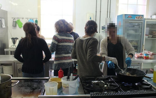 Sueca impulsa un taller de cuina per a famílies en risc d'exclusió social