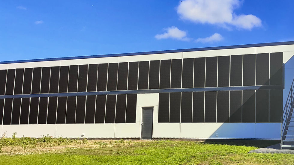 Módulo solar NeuroFlex adaptado a superficie curva de estructura arquitectónica