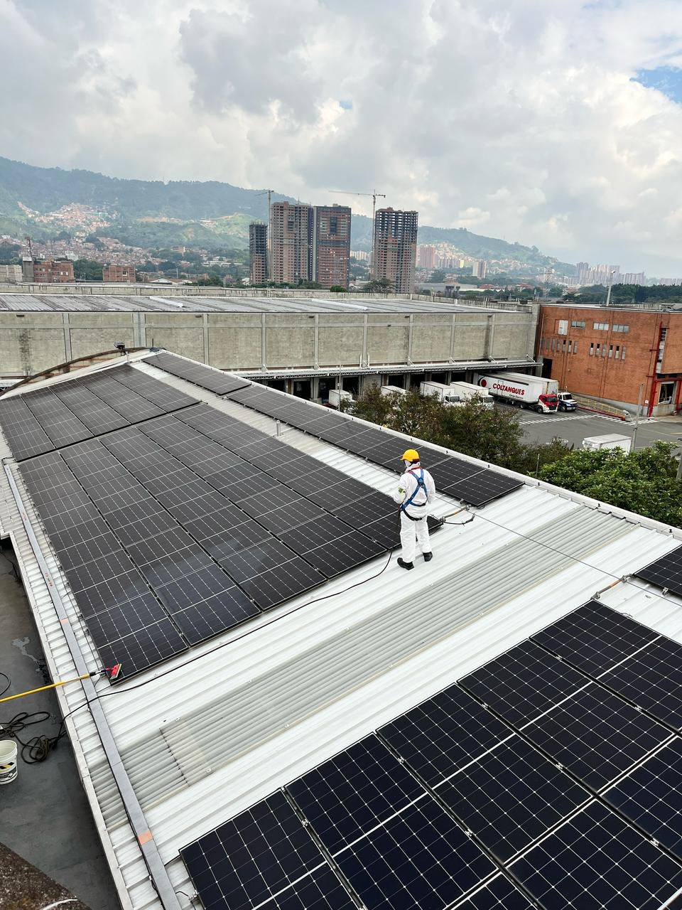 Instalación Superficie uniforme de módulo solar IBC sin metalización frontal para mayor absorción solar