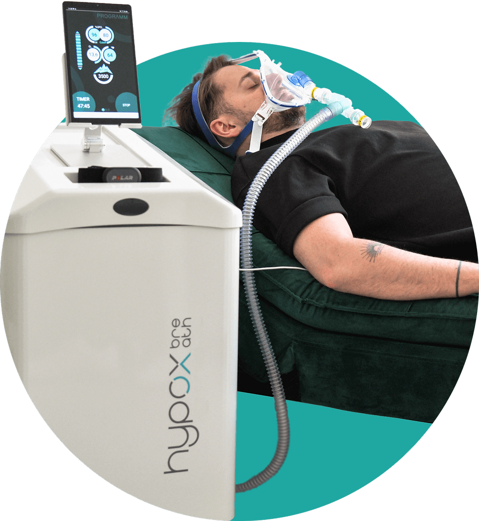 Mann bei Sauerstofftherapie IHHT