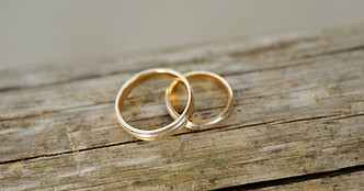 Gold wedding rings
