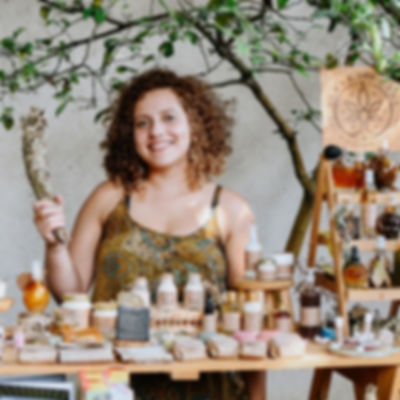 Gabriella e seus biocosméticos em exposição