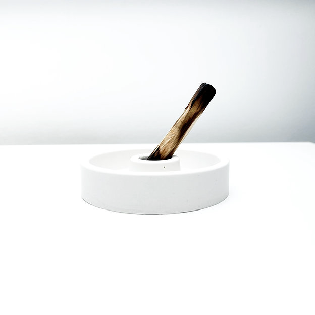Palo Santo Halter glatt aus Jesmonite - minimalistisch