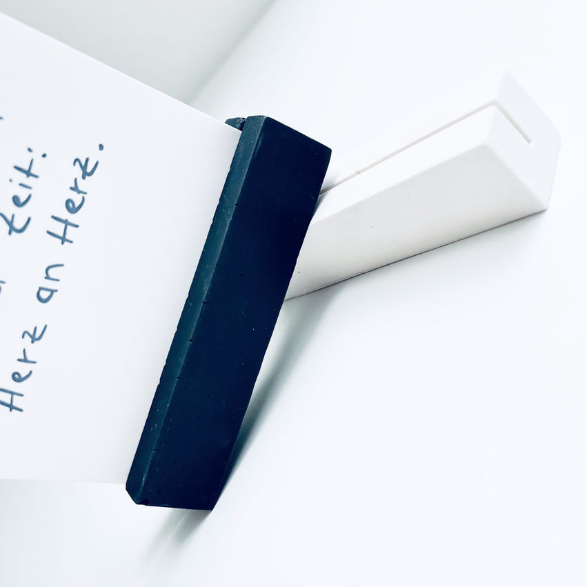 Kartenhalter aus Jesmonite – Halter für Postkarten, Fotos & Quotes