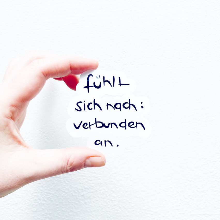 sticker mit spruch „verbunden.“ - anitaliebt
