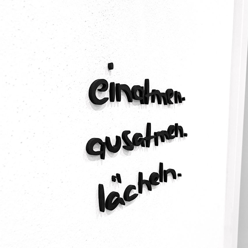 einatmen. ausatmen. lächeln. – 3D wandschriftzug | anitaliebt