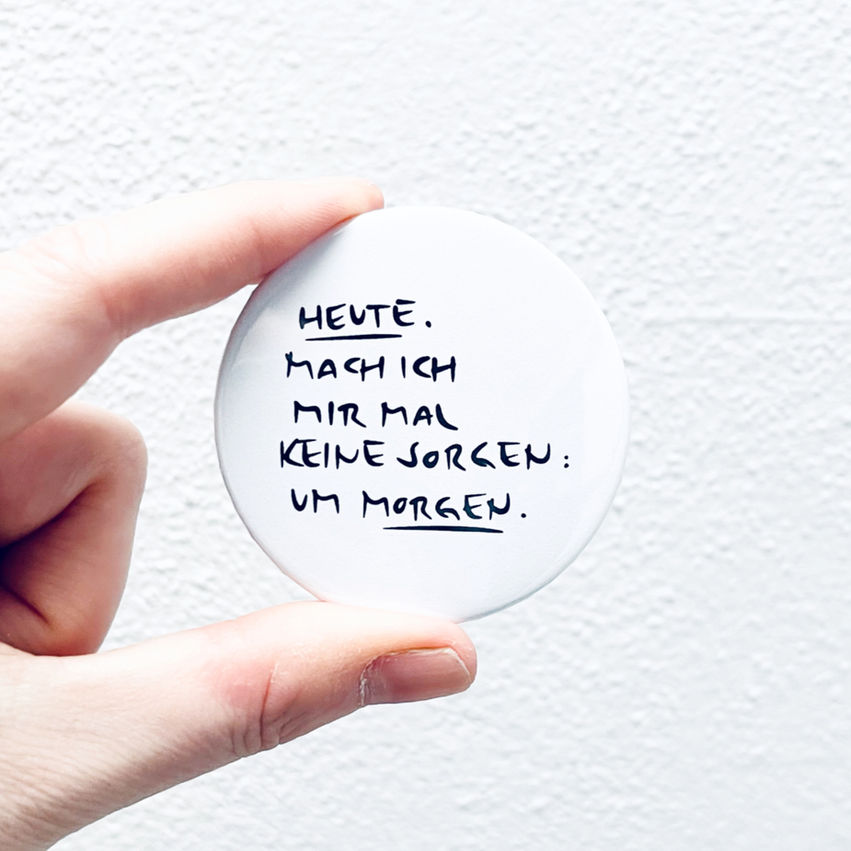 button mit spruch „sorgenfrei.“ - anitaliebt