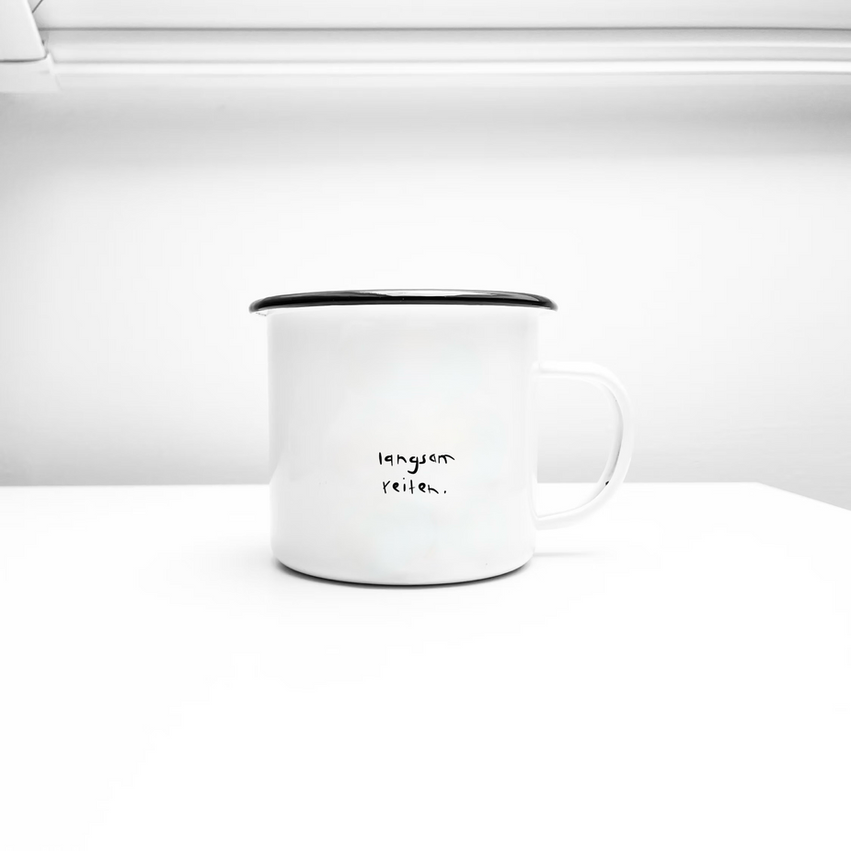 langsam reiten. I emaille tasse graviert
