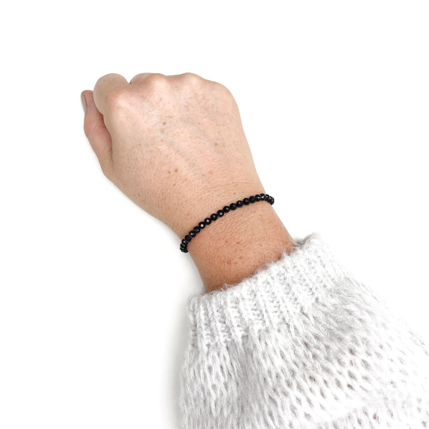 kraftarmband aus reinem edelstein als minimalistischer reminder