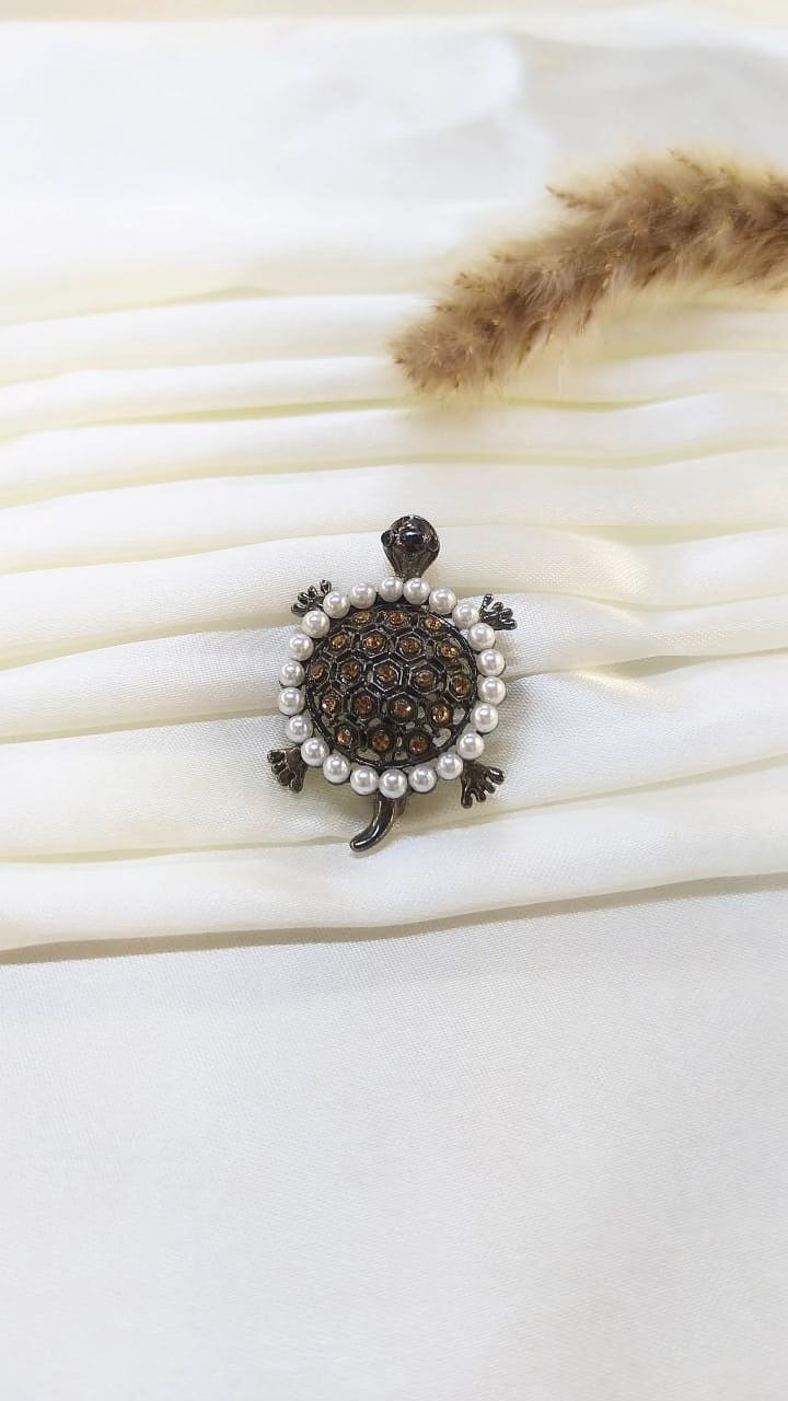 Pearl tortoise brooch 