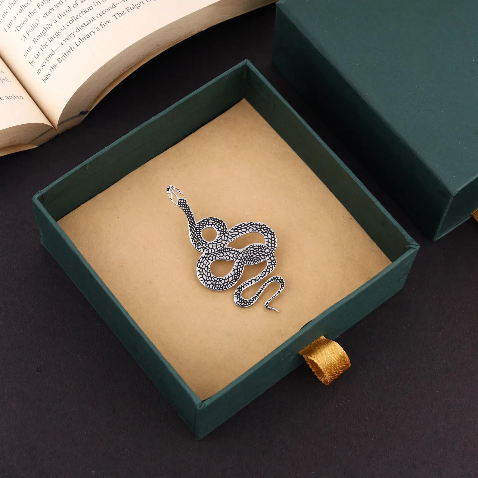 Brooch 