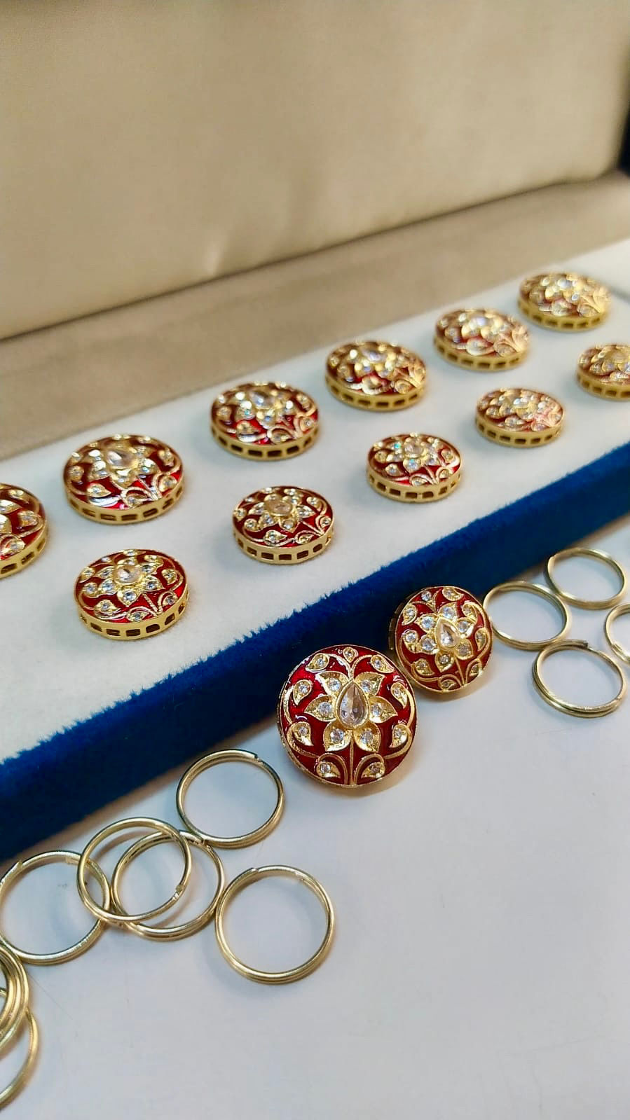 Red thick Kanak kriti button set