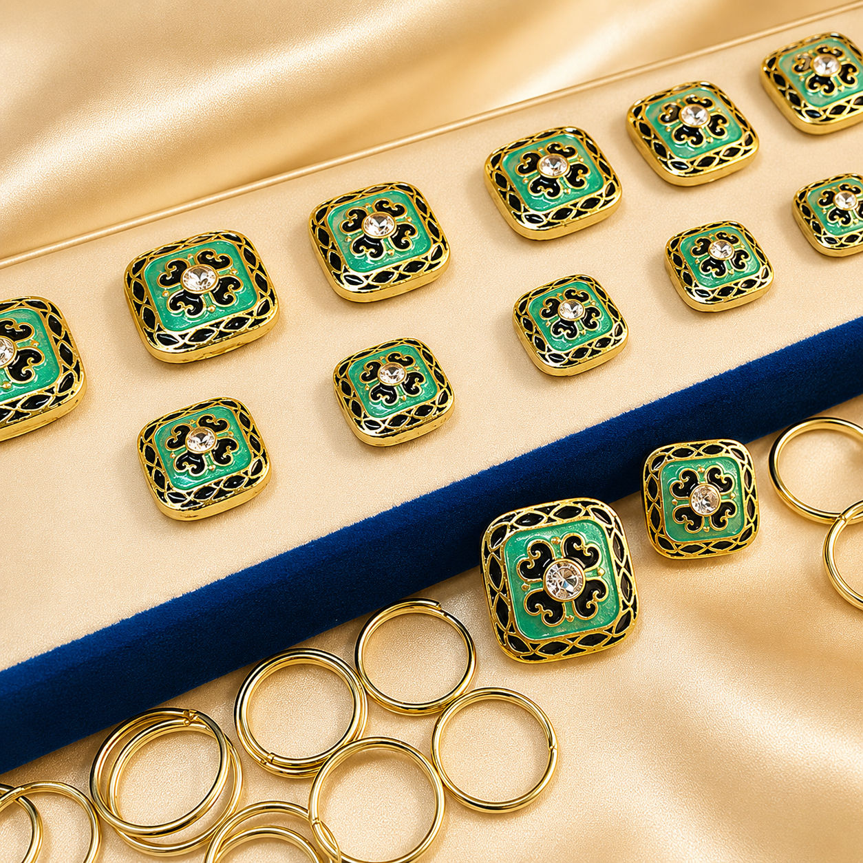 Emerald Noir Royale button set