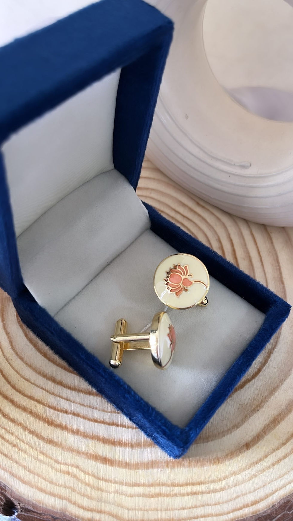 Thumbnail: Lotus Cufflinks 