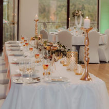 Luxusná a štýlová výzdoba od MajLuc – svadobná a eventová agentúra Orava.
Tvoríme nezabudnuteľné dekorácie pre svadby, stužkové, oslavy, krstiny, konferencie a firemné akcie. Každý detail prispôsobujeme atmosfére vášho podujatia – od elegantných kvetinových aranžmánov cez svetelné doplnky až po moderné balónové inštalácie a dizajnové dekorácie.
Naše výzdoby nájdete v regiónoch Námestovo, Tvrdošín, Trstená, Dolný Kubín, Ružomberok, Martin a Žilina, kde premeníme každý priestor na výnimočný zážitok.
MajLuc – výzdoba, ktorá spája luxus, estetiku a emóciu pre každý typ udalosti.