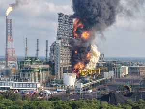 Incendio en refinería de Dos Bocas moviliza a 150 elementos.