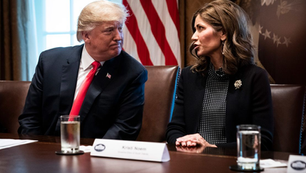 Trump destituye a Kristi Noem en plena tormenta por muertes de civiles.