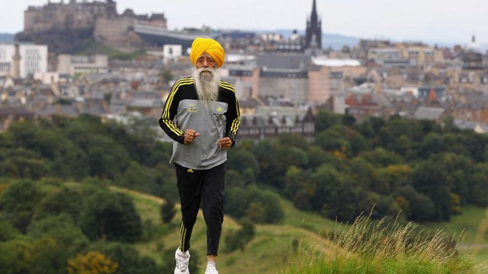 Fallece Fauja Singh, el maratonista más longevo del mundo, a los 114 años tras ser atropellado en India