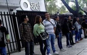 Alumnos del IPN toman Canal Once, denuncian a directivos por corrupción
