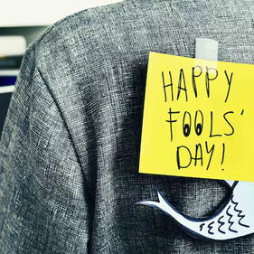 ¡Cuidado con las bromas! ¿Qué es el April Fools’ Day y en qué se diferencia del Día de los Inocentes?