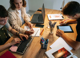 Jóvenes ante la era digital: la ONU conmemora el Día Mundial de las Habilidades de la Juventud.