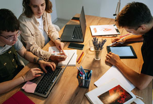 Jóvenes ante la era digital: la ONU conmemora el Día Mundial de las Habilidades de la Juventud.