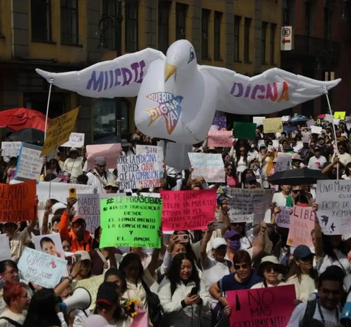 ¡Histórico! Activistas en primera marcha por una muerte digna