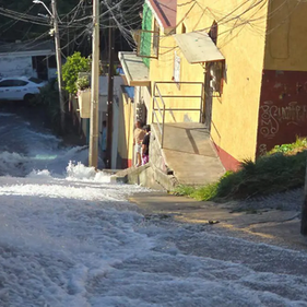Mega fuga de agua arrastra autos e inunda casas en la Álvaro Obregón