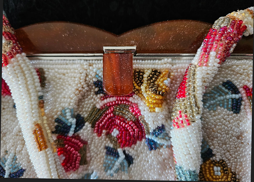 Thumbnail: Vintage Japanese Old Fashioned Heavily Beaded Handbag H2217 Purse