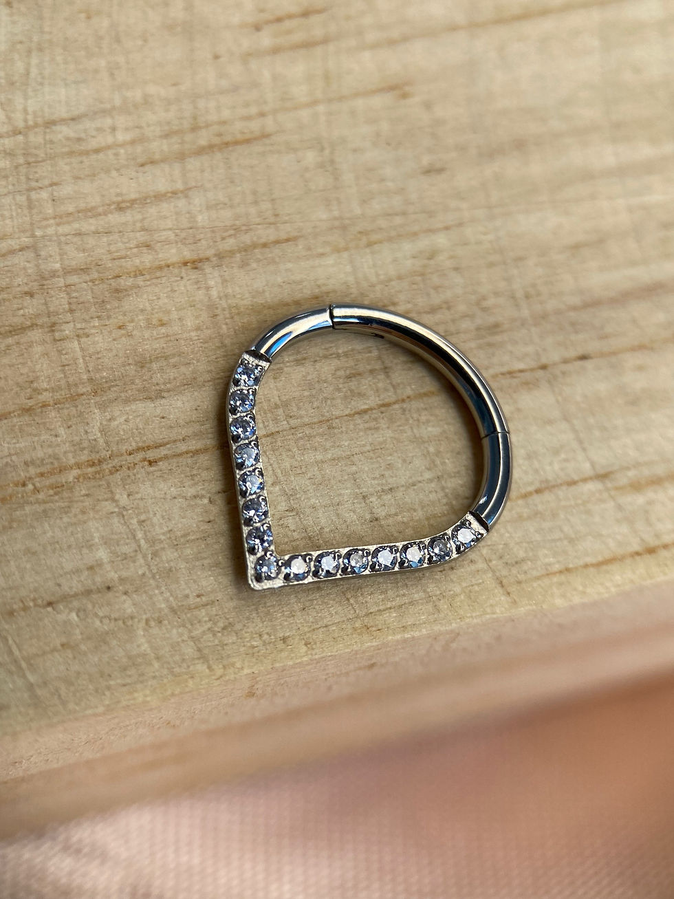 Miniatura: Segmento gota cravejado 