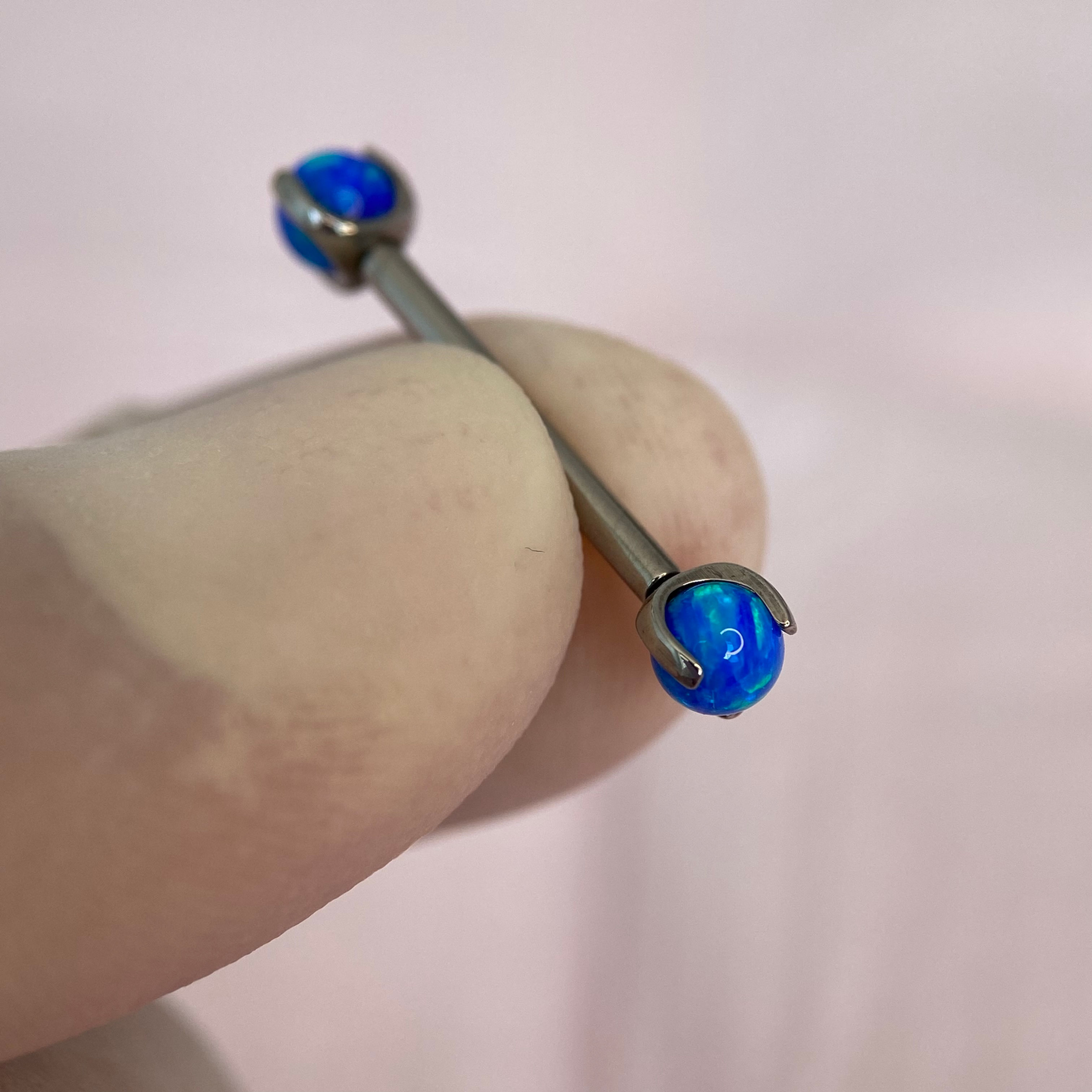Barbell reto mamilo pedra opala azul TITÂNIO