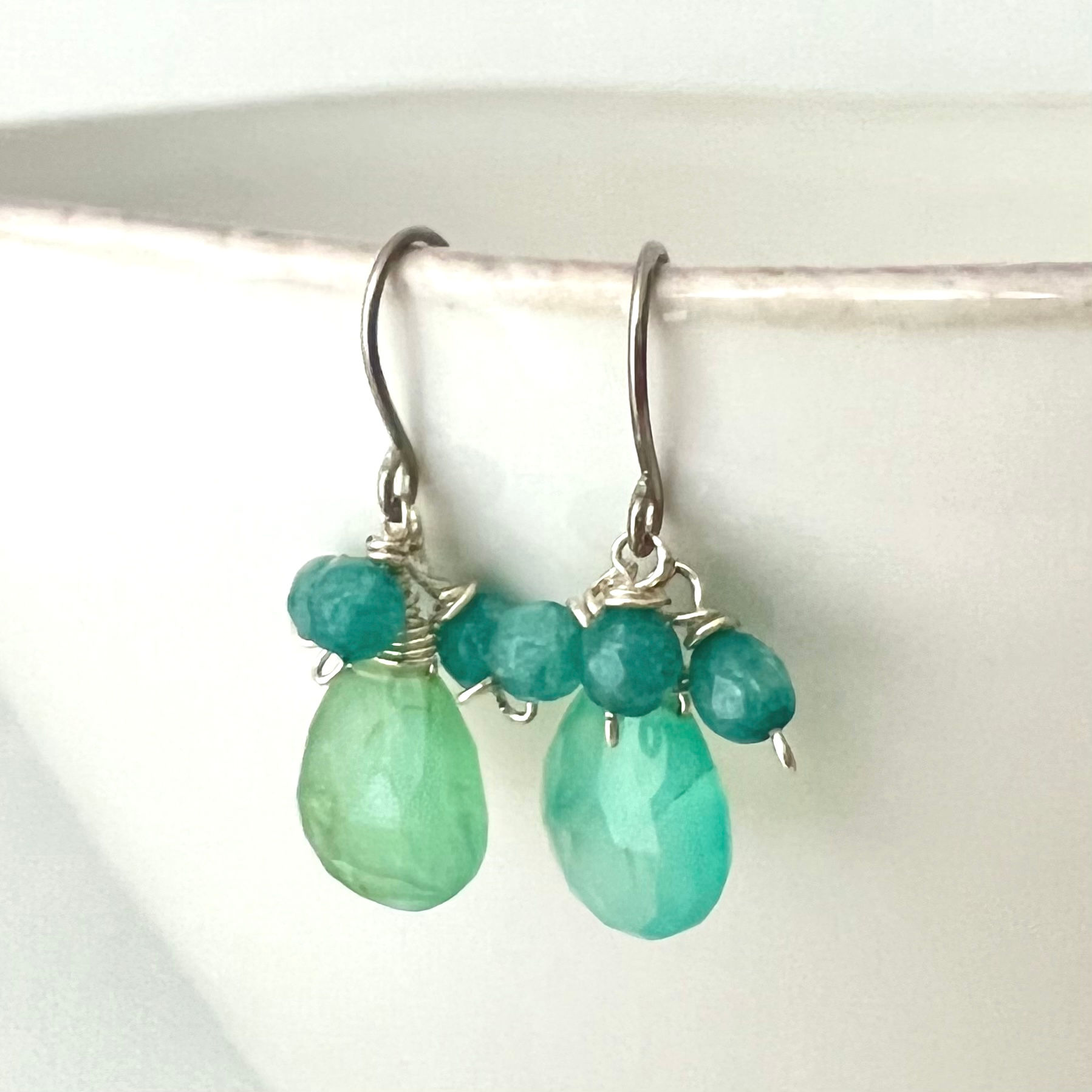 Peruvian opal and Apatite earrings ペルビアンオパールとアパタイトのピアス