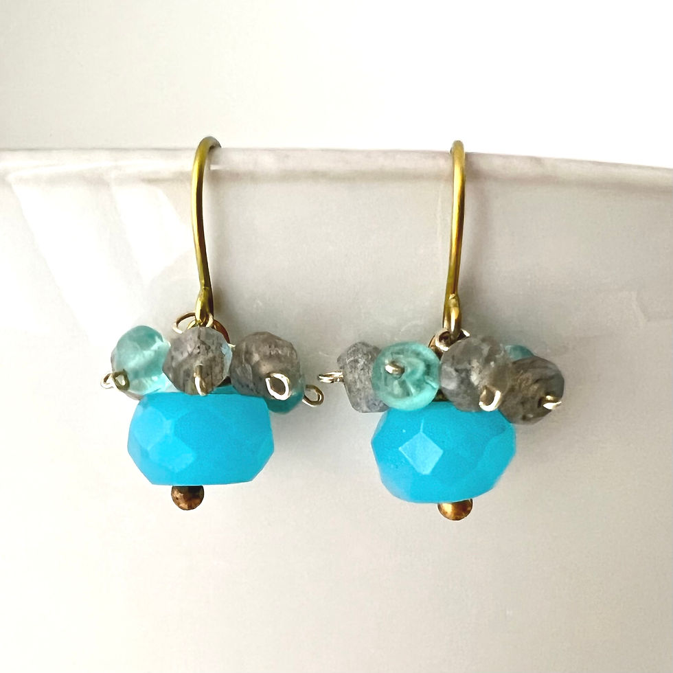 Thumbnail: Blue quartz and labradorite earrings ブルークォーツとラブラドライトのピアス