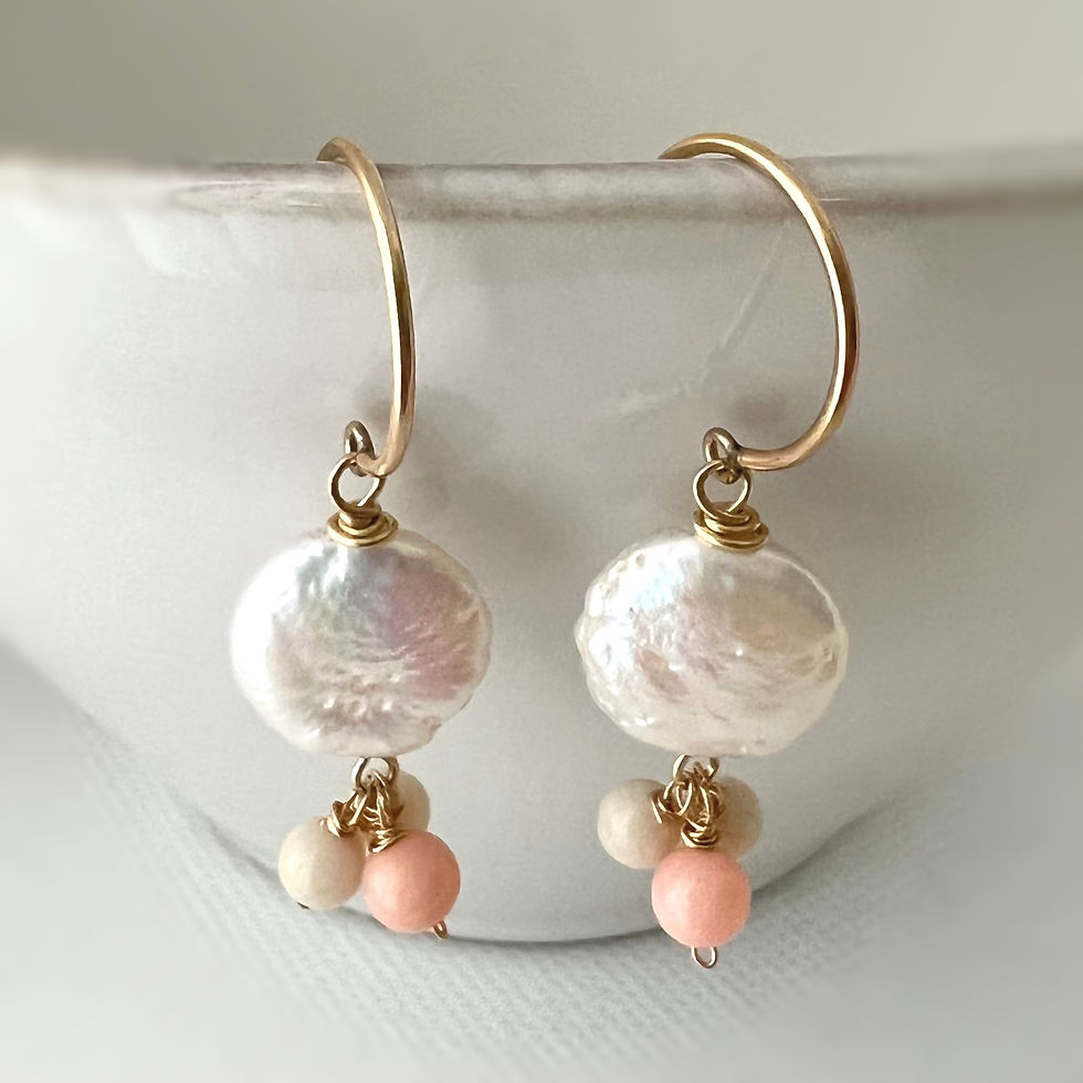 サムネイル： Coin pearl with pink coral earrings コインパールとピンクコーラルのピアス