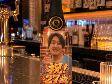 U様の加入祝いに制作した「祝!27歳 電撃加入!」デザインのオリジナルシャンパン