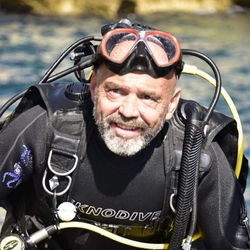 Michel, moniteur de plongée à Marseille
