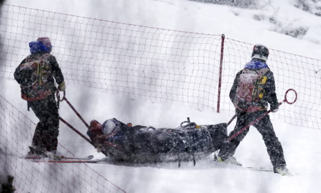 Vonn being carried off the course after suffering a crash in super-G in 2013. Courtesy of theguardian.com