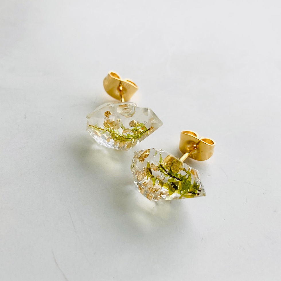 Thumbnail: Moss crystal stud 