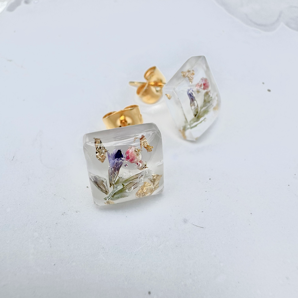 Thumbnail: Flower dance stud 