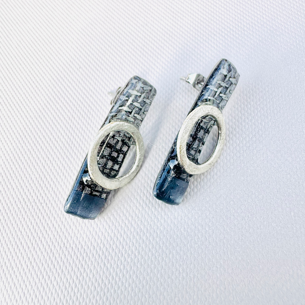 Thumbnail: Kabegami ring stud