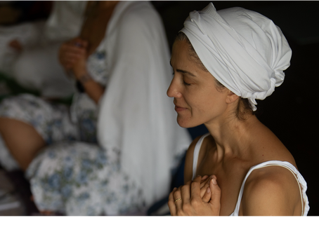 KUNDALİNİ YOGA VE GENEL OLARAK YOGA PRATİĞİ BİZİ NASIL ŞİFALANDIRIR?
