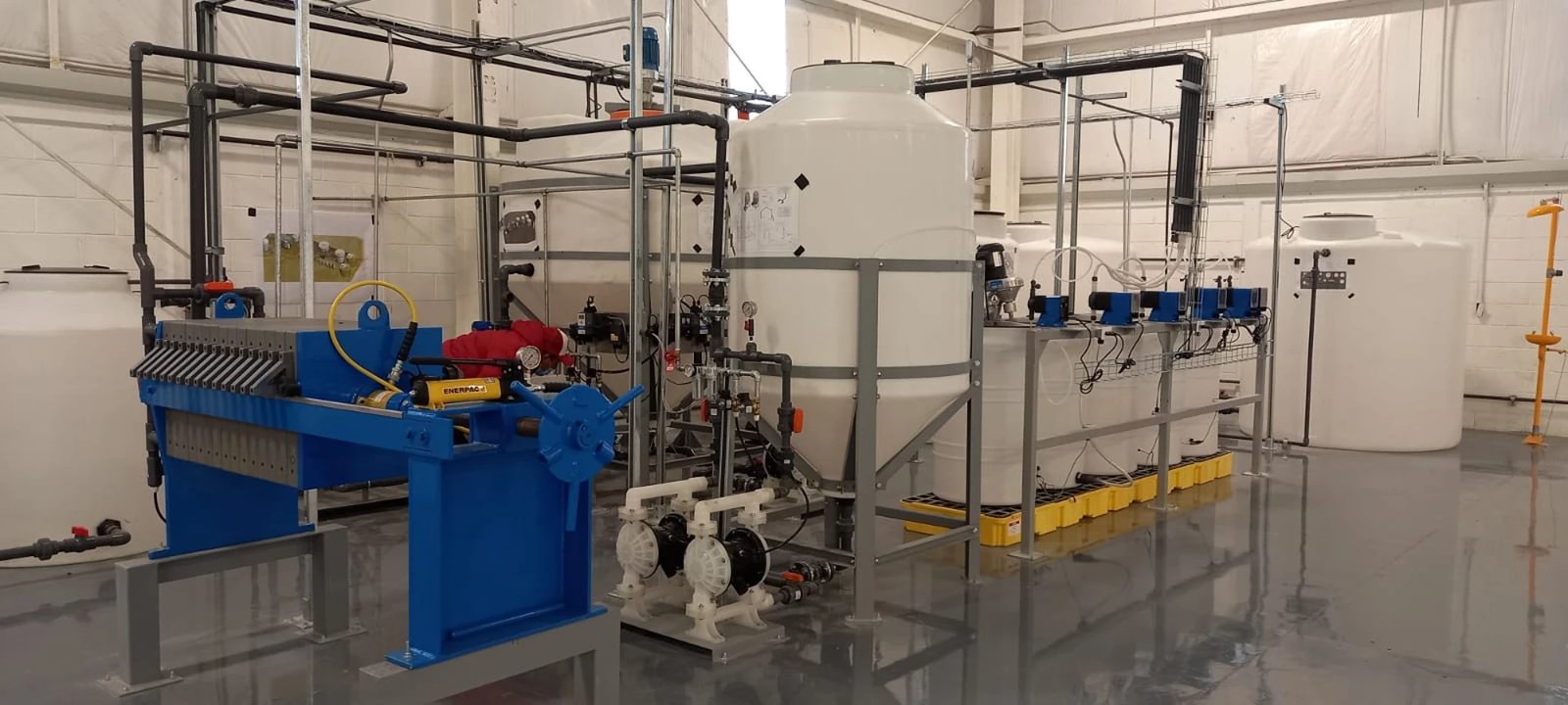 Planta físico-química con filtro prensa