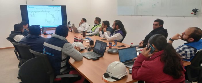Capacitación y revisión de ingeniería con el equipo del cliente